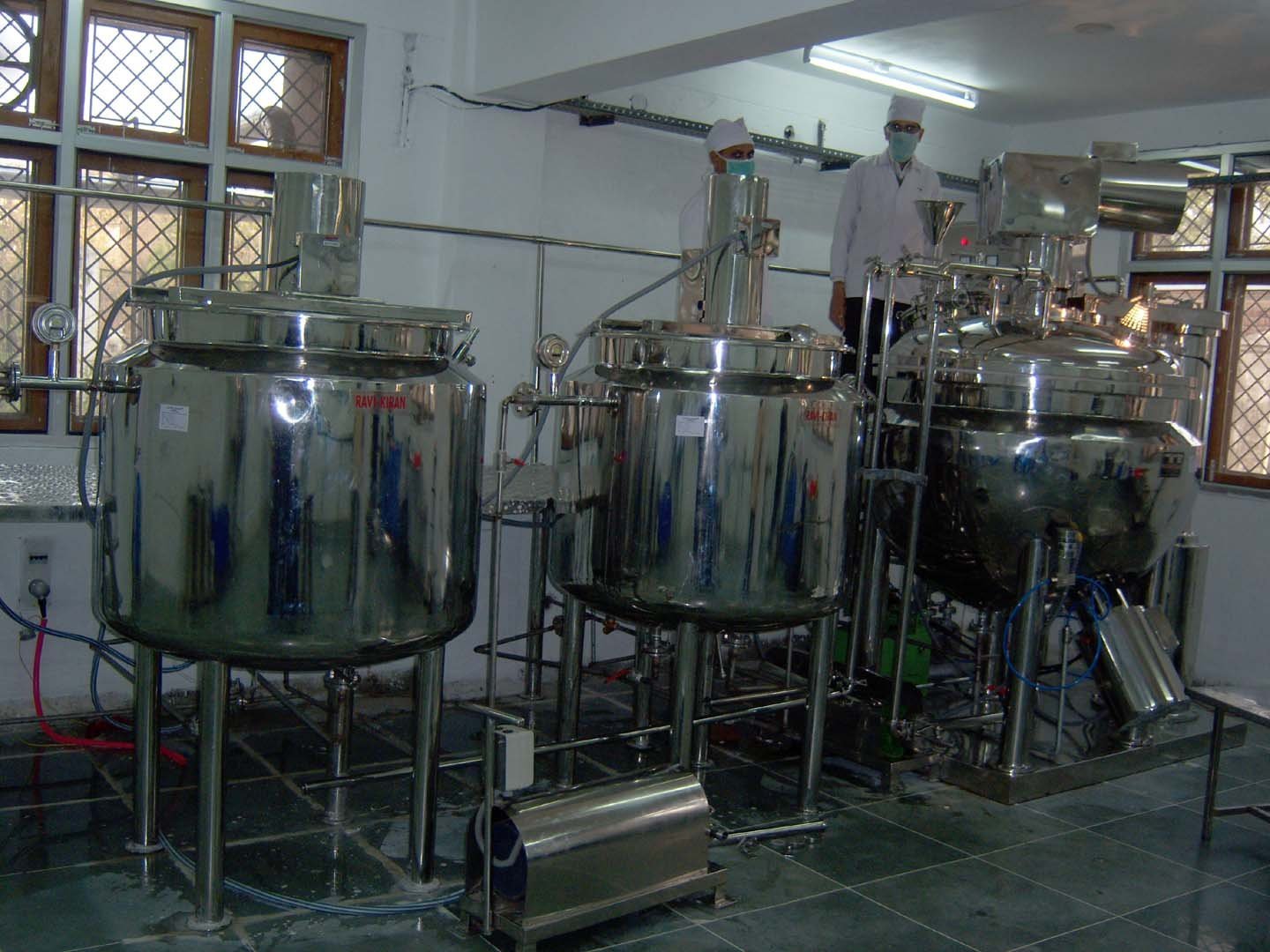 High-quality automated ointment manufacturing plant for pharmaceutical production.